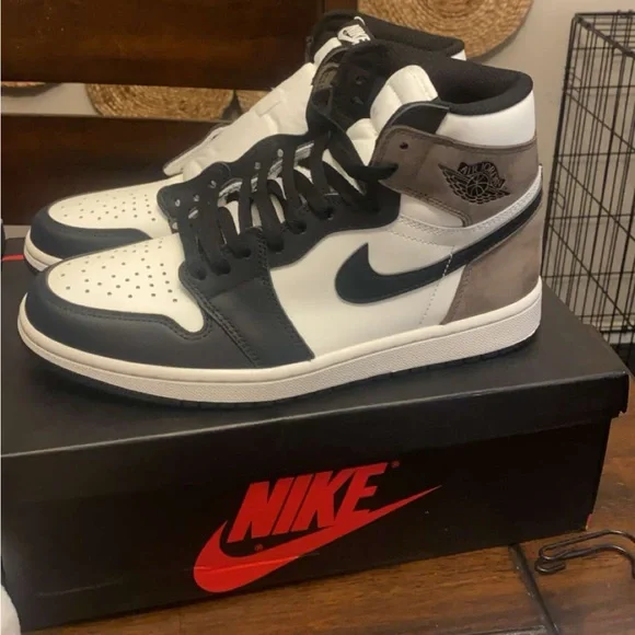 Jordan | Shoes | Jordan Mocha 95 Brand New Never Worn | Poshmark display picture 2
